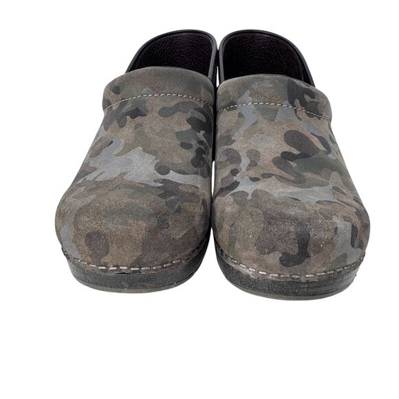 Dansko Professional Slip-On Clog Womens 40 9.5-10 Camo Slip-Resistant - Picture 4 of 11